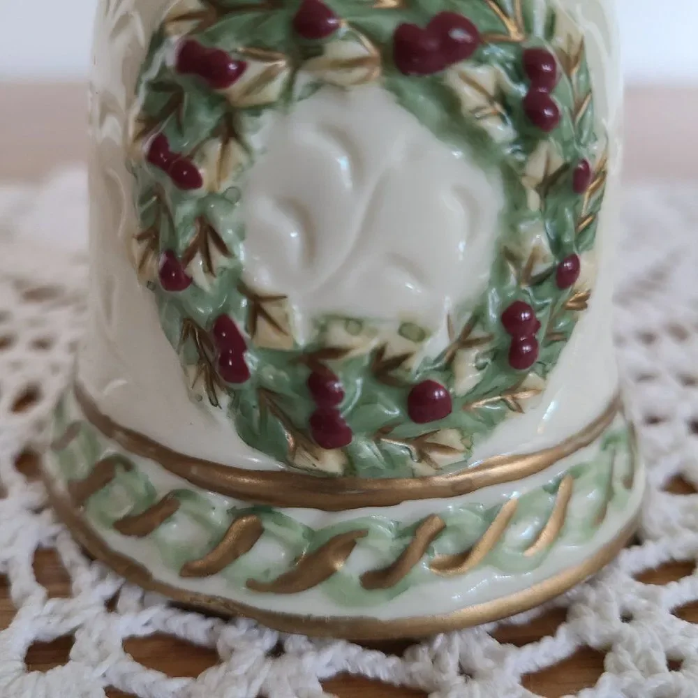 Porcelain Ceramic Christmas Holiday Wreath Bell Hand Bell Gold Accents Vintage